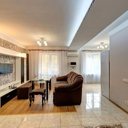 Excellent Apartment Druzhby Narodov Boulevard 3A. Lybedskaya Metro Station Kiev Exterior foto