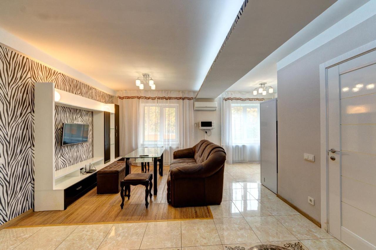 Excellent Apartment Druzhby Narodov Boulevard 3A. Lybedskaya Metro Station Kiev Exterior foto