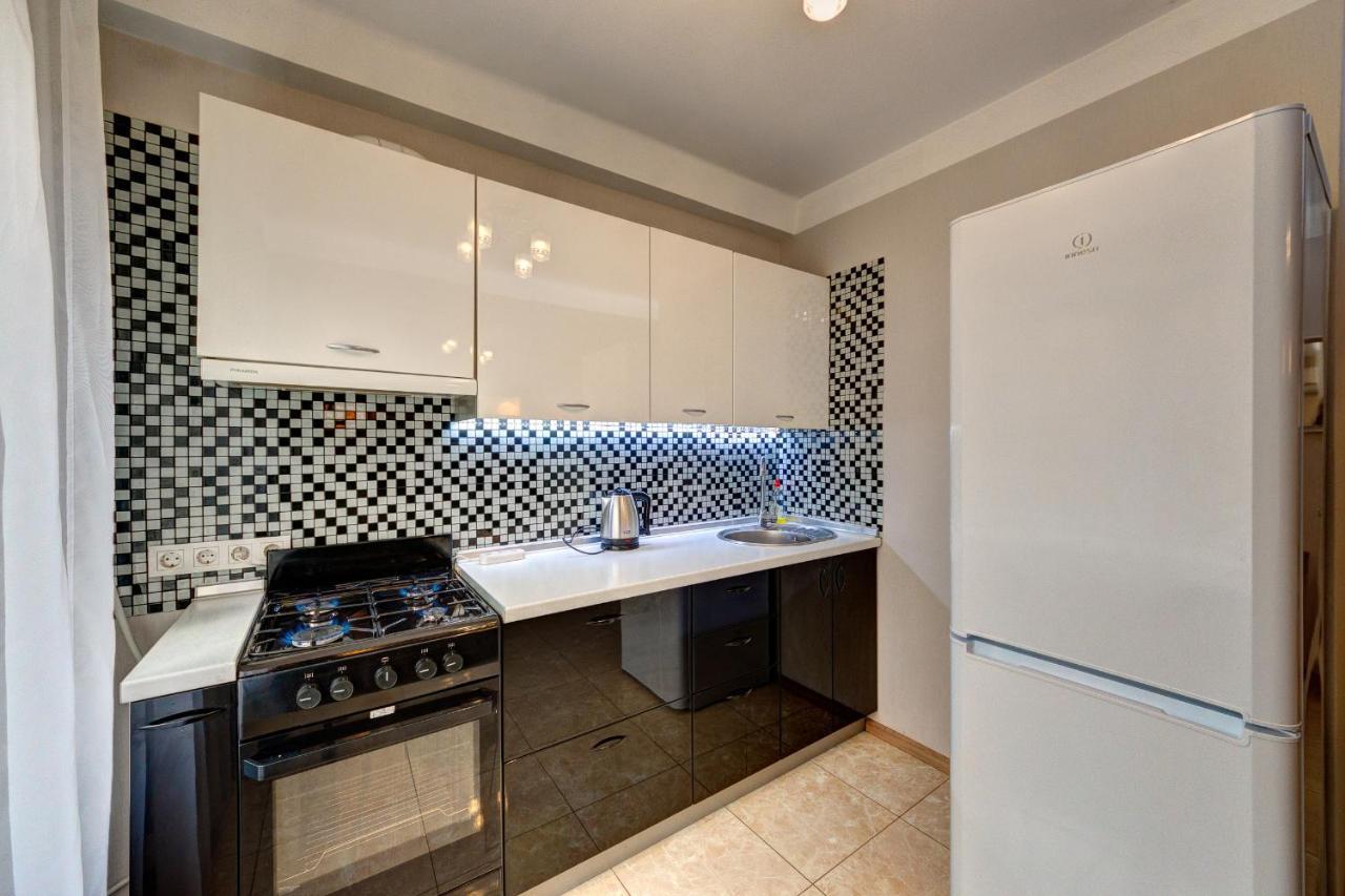 Excellent Apartment Druzhby Narodov Boulevard 3A. Lybedskaya Metro Station Kiev Exterior foto