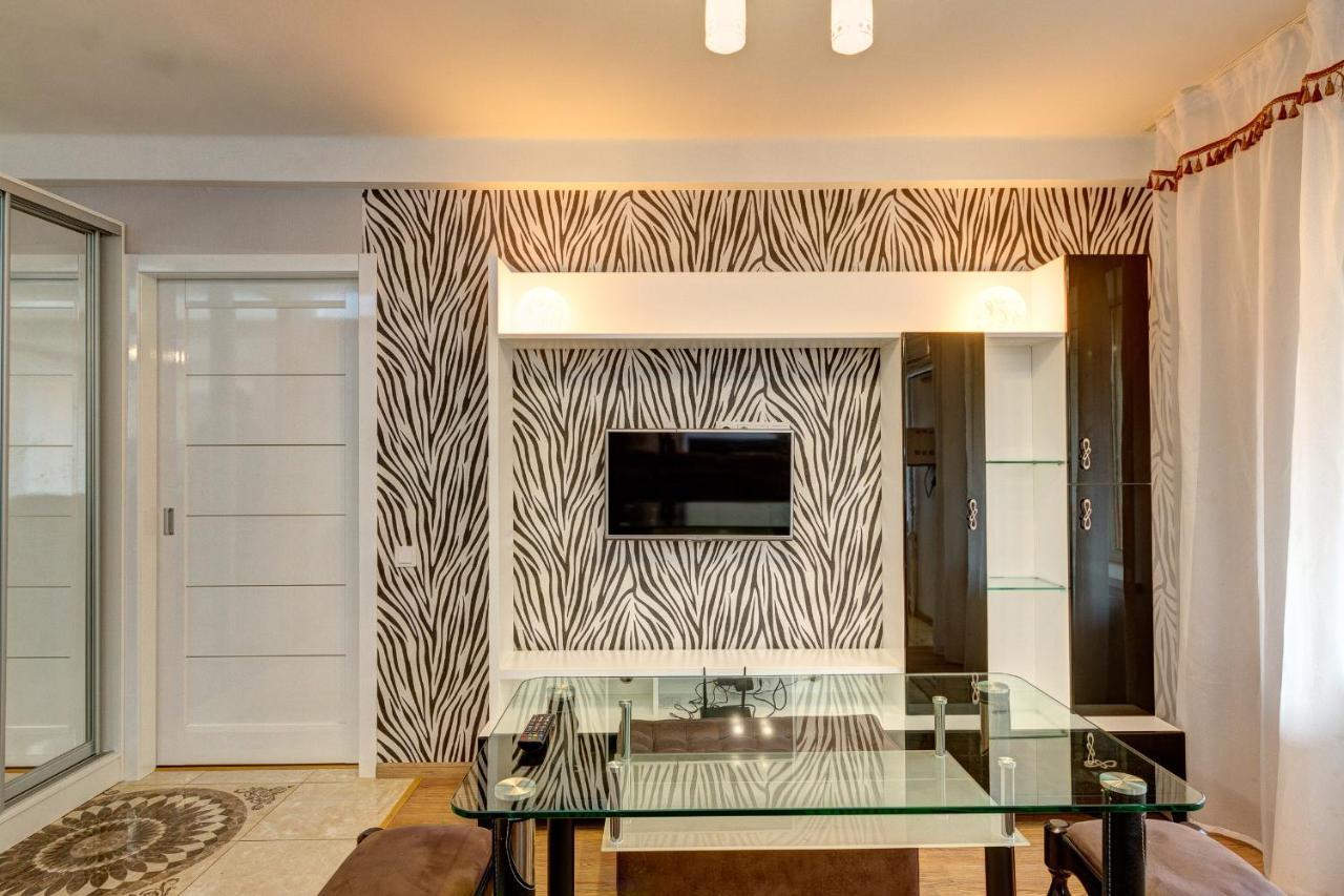 Excellent Apartment Druzhby Narodov Boulevard 3A. Lybedskaya Metro Station Kiev Exterior foto